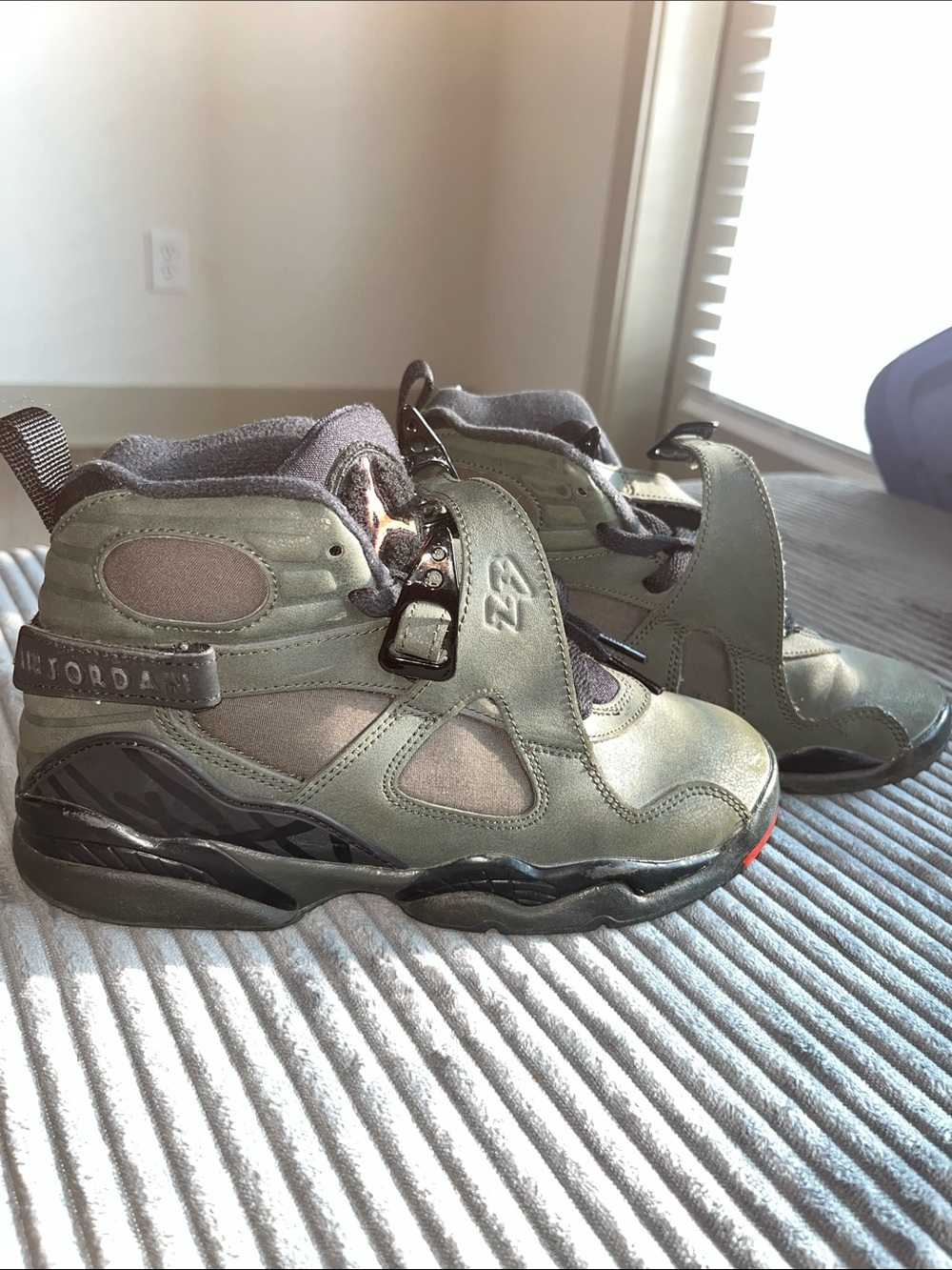 Air Jordan 8 Retro GS 'Take Flight' 
Sz 4
